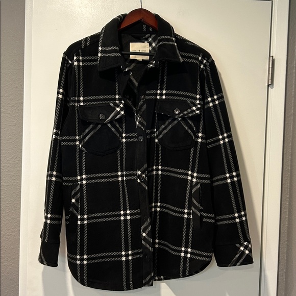 Thread & Supply Polar Bear Fleece Shacket
Black White Doublepane Window Sz Large - Picture 2 of 8